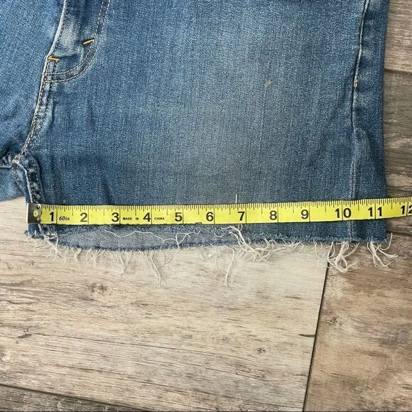 Levi’s 513 High Waist Distressed Cut Off Mom Shorts 34” Waist Raw Hem - Picture 11 of 12